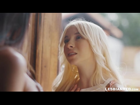 ❤️ Κορίτσι επιστρέφει στο σπίτι μετά από μερικούς μήνες και καταλήγει να τρώει το μουνί της μητριάς της ❤️❌ Ανώμαλο βίντεο ❌️