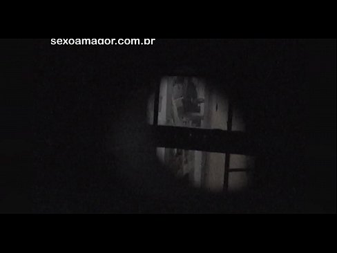 ❤️ Ξανθιά κοπέλα βιντεοσκοπήθηκε κρυφά από ηδονοβλεψία της γειτονιάς κρυμμένο πίσω από κούφια τούβλα ❤️❌ Ανώμαλο βίντεο ❌️